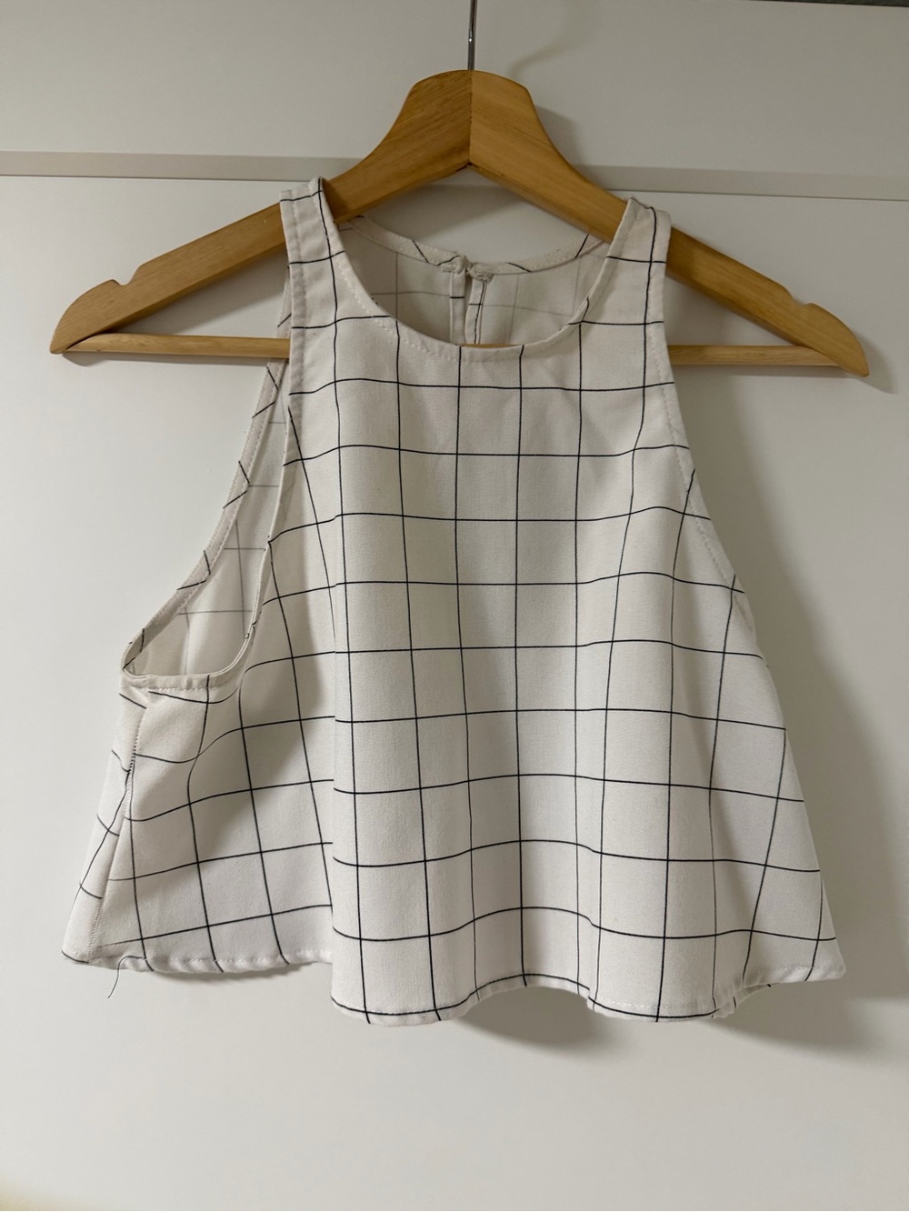 Windowpane Grid White Sleeveless Cropped Camisole